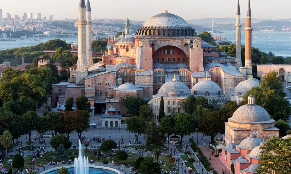 Συρίγος: Ο Ερντογάν "εργαλειοποιεί" την Αγιά Σοφιά - "Τρενάρει" τον χρόνο ως τις εκλογές